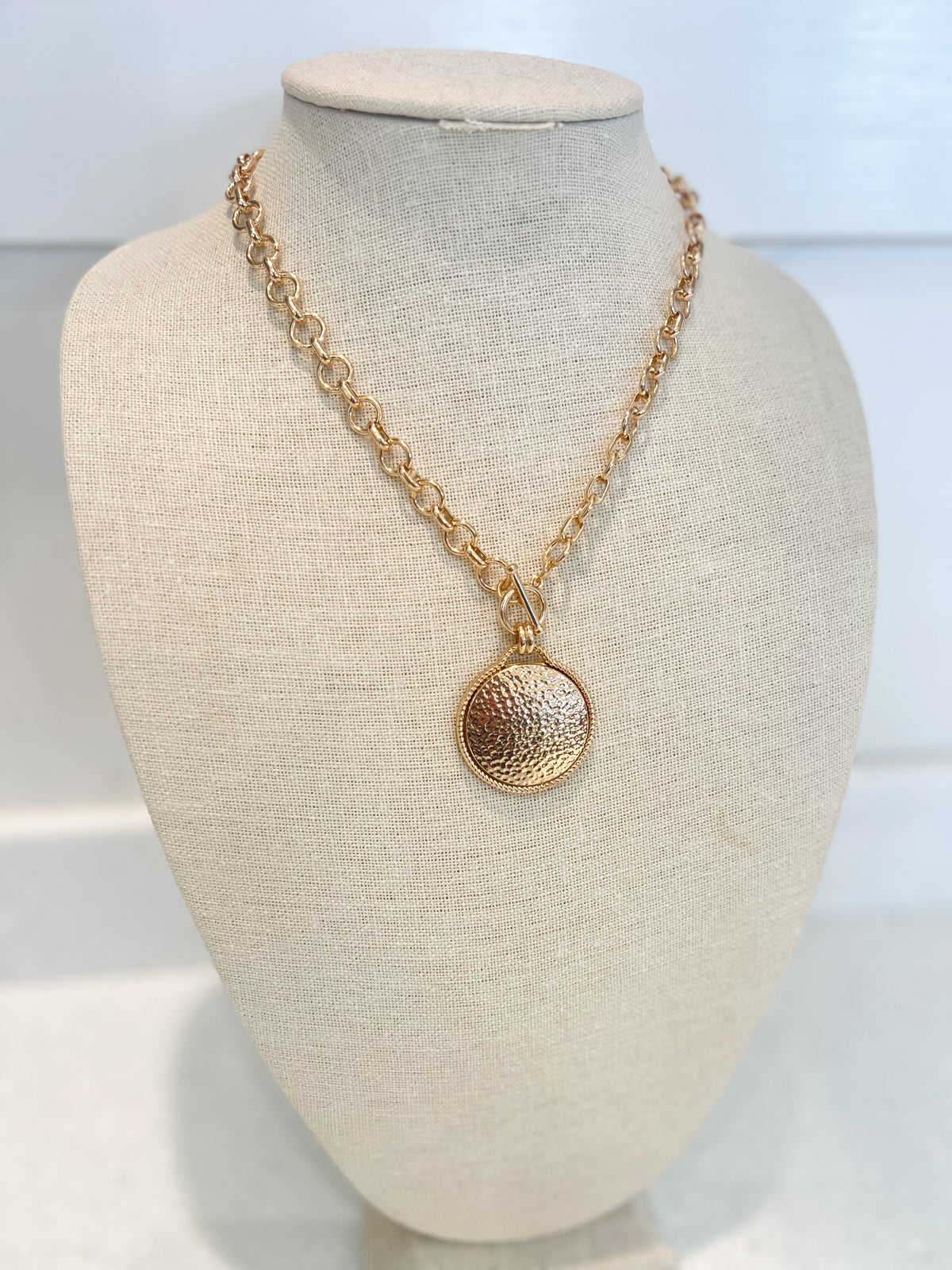 Chunky Circle Pendant Necklace