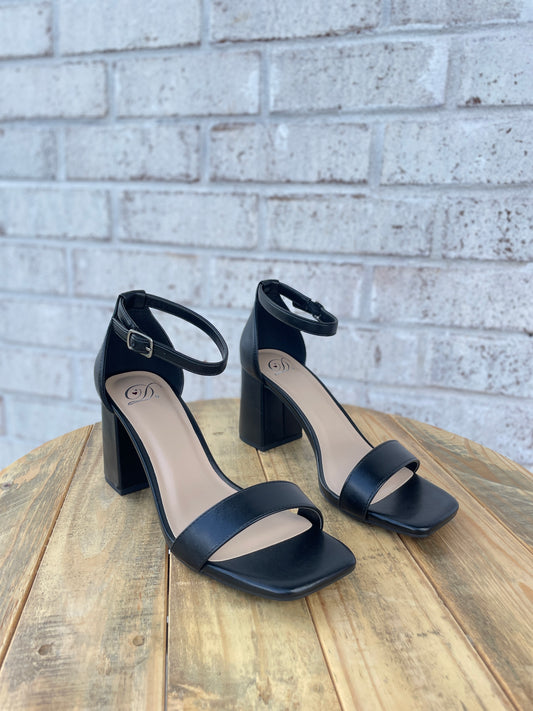 Larch Basic Black Heel