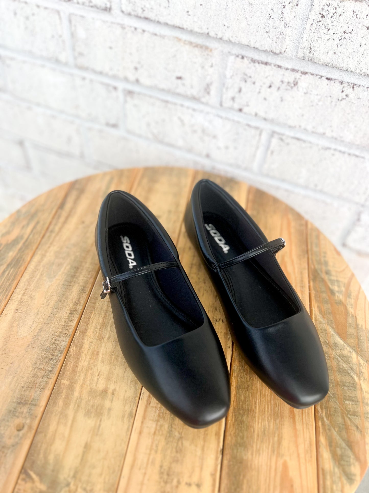 Kiana Mary Jane Flat