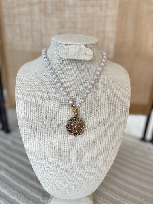 Vintage Pendant Pearl Necklace