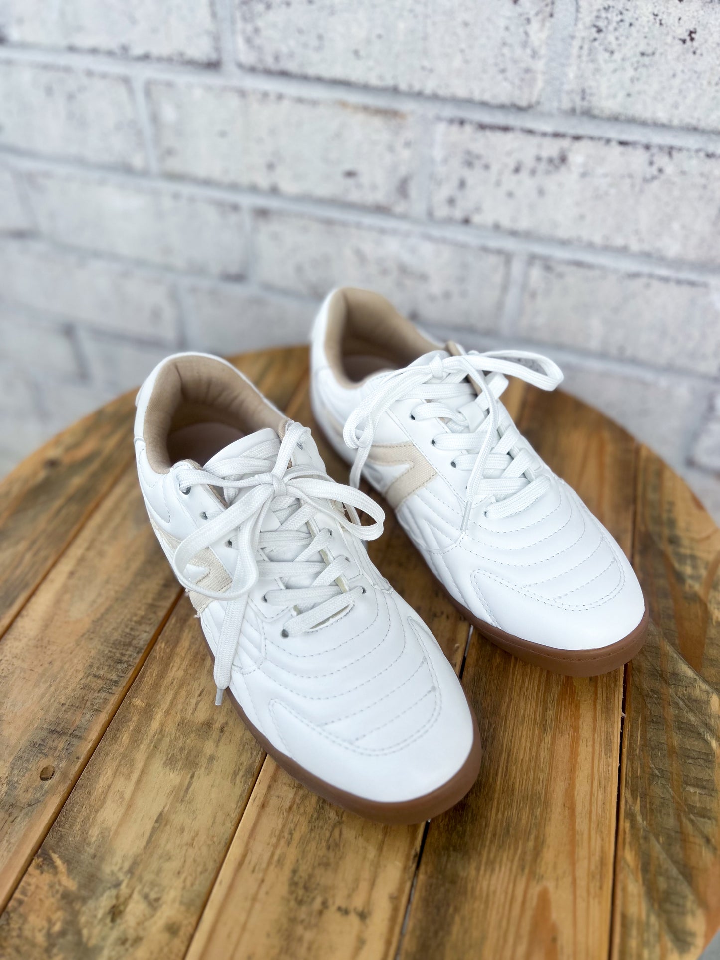 Vastine White Sneaker