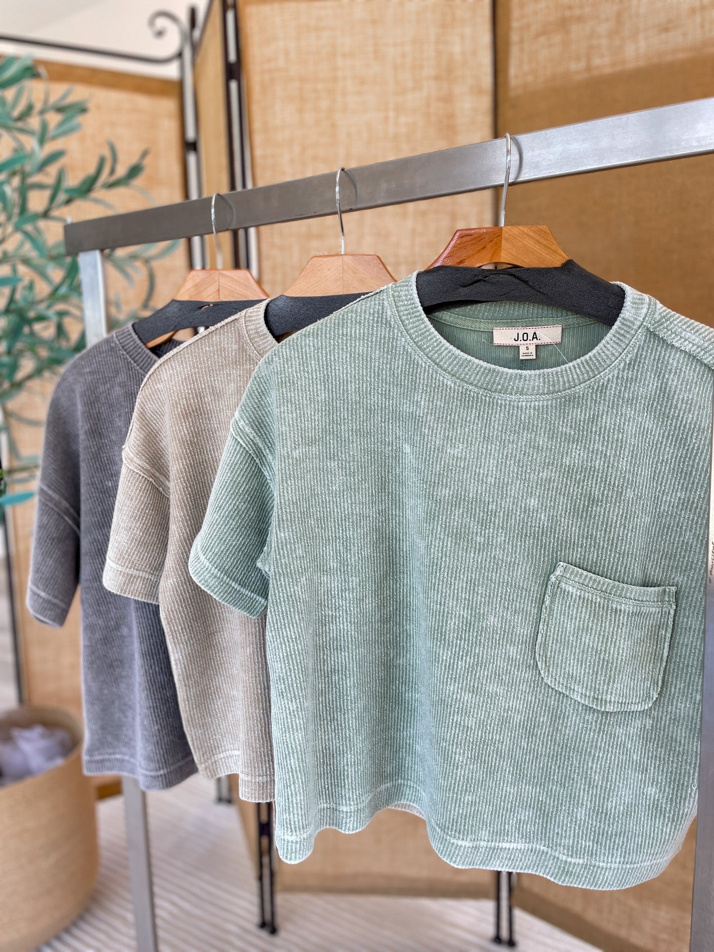 Cropped Ribbed Pocket Tee