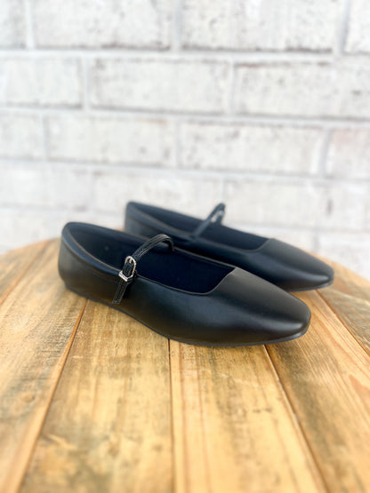 Kiana Mary Jane Flat